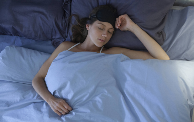 良質な睡眠を取る女性